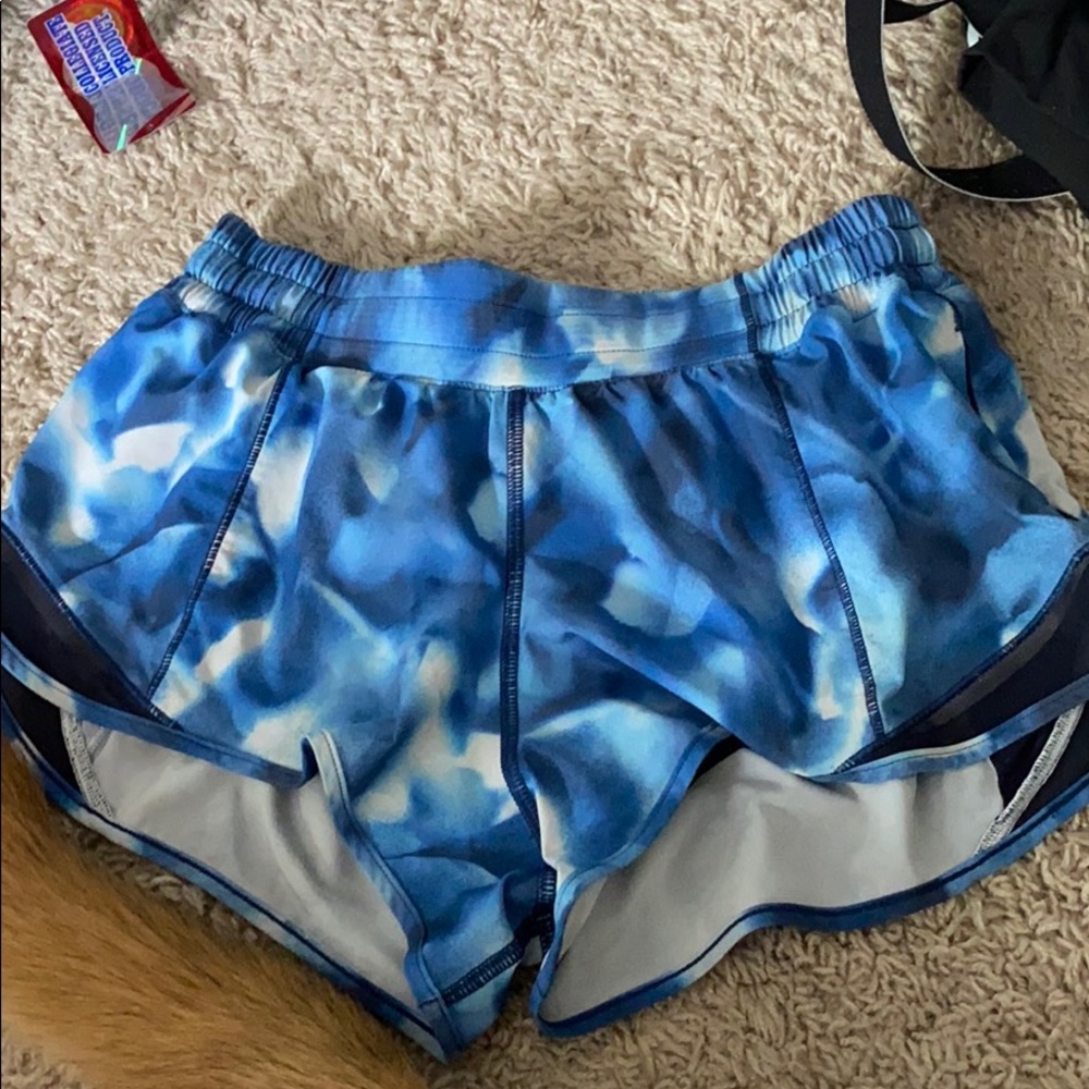 Lulu lemon 2.5” hotly hot short